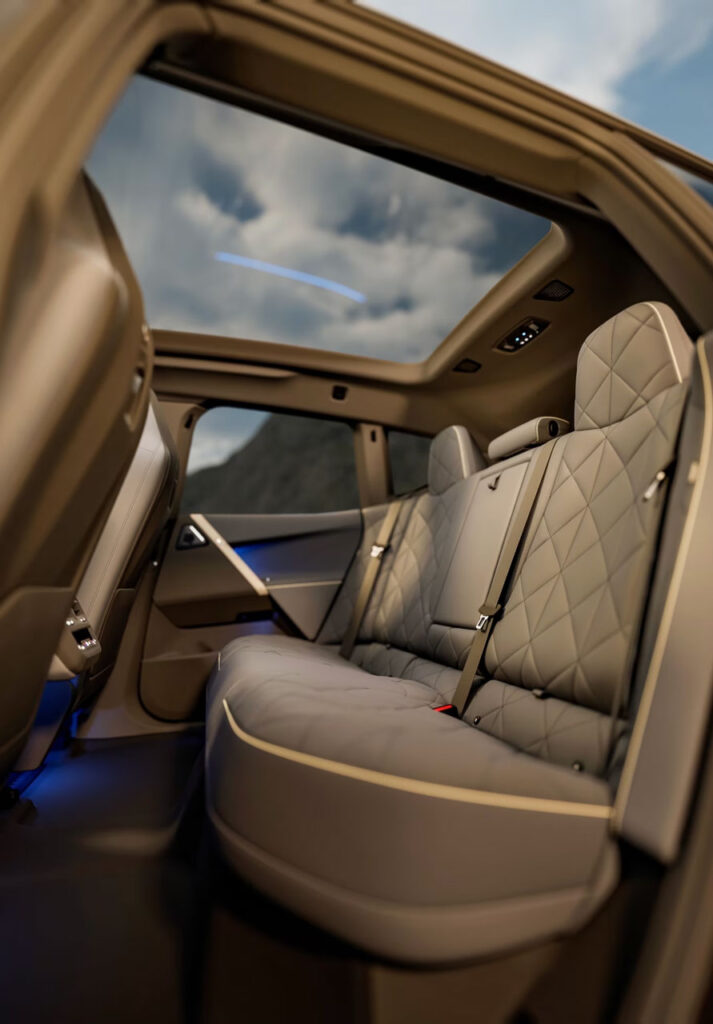 BMW iX 2024 Cargo, Comfort, and the Interior