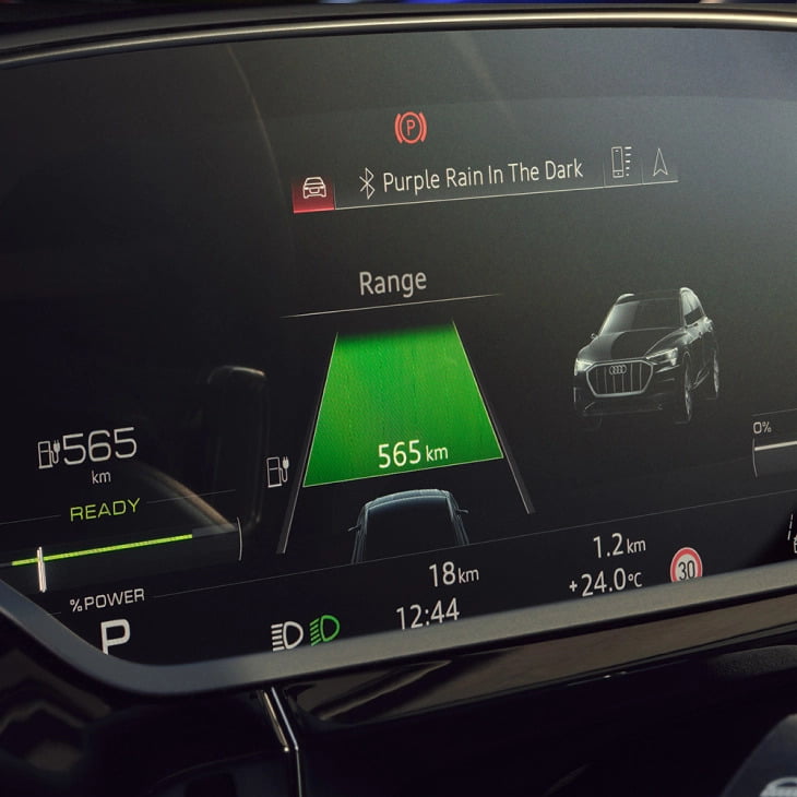 Audi SQ8 e-tron Sportback Connectivity and Information.